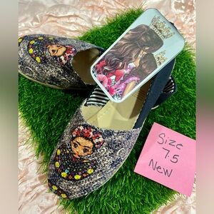 Women FridaMexican style shoes 💐very beautiful and unique must have